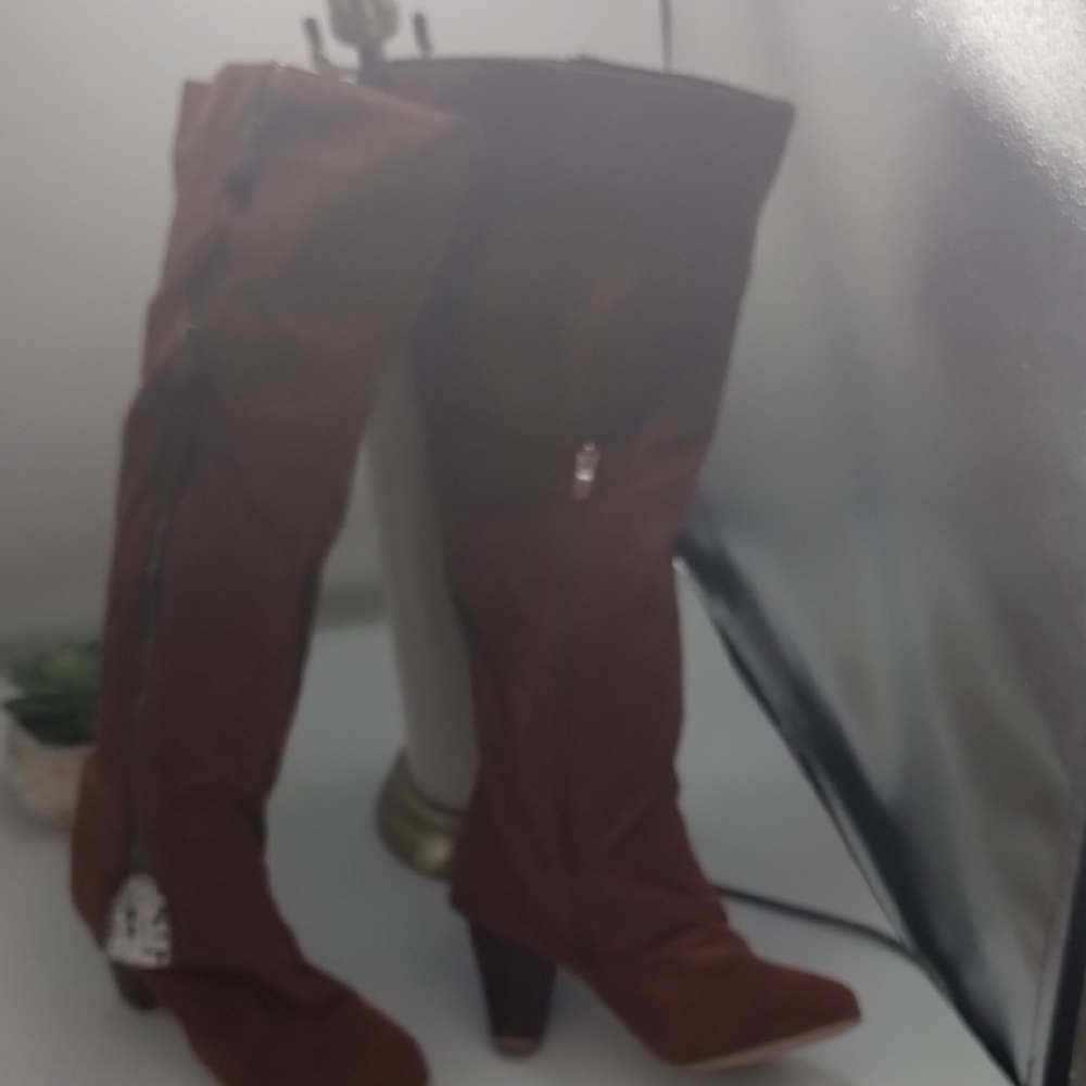 Elegant Tan Over the Knee Boots - Picture 2 of 5